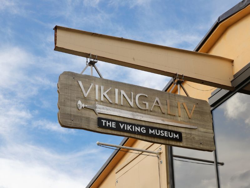 Eingangsschild am Wikinger Museum in Stockholm