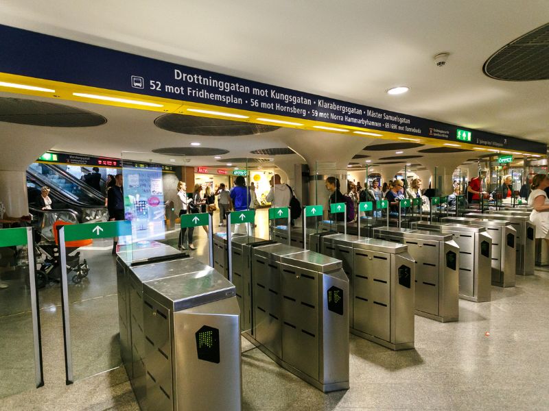 Ticket Check an der U Bahn Station in Stockholm