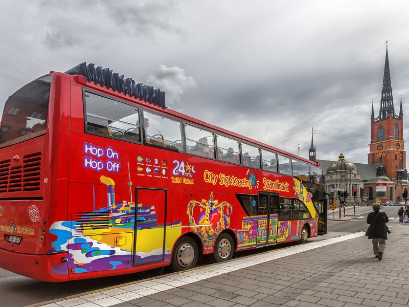 Entspanntes Sightseeing im Hop on Hop off Bus in Stockholm
