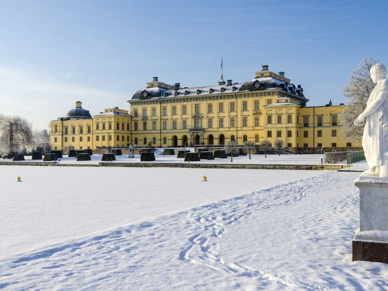 Schnee vor Schloss Drottningholm bei Stockholm