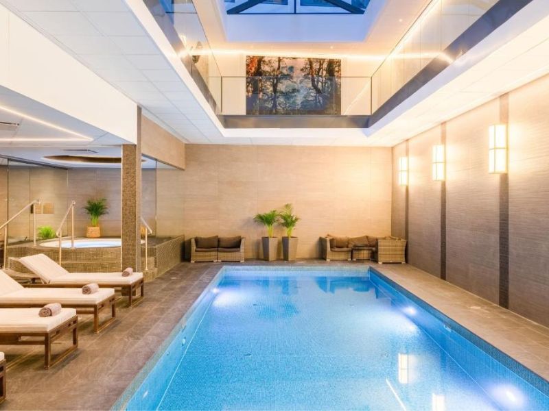 AC Hotel Stockholm mit Whirlpool und Schwimmbad